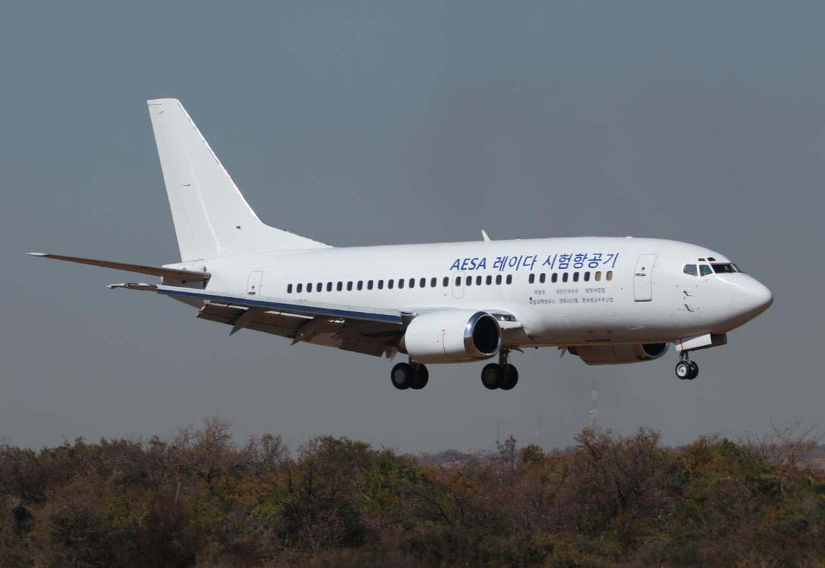KimJYeop's tweet photo. @defencetechasia @AsiaPacPaul
Photos of "AESA 레이더 시험항공기"; Seoul's test aircraft, based on Boeing 737, for indigenous KF-21 fighter's AESA radar currently under development. https://t.co/J4MN4B9vkJ