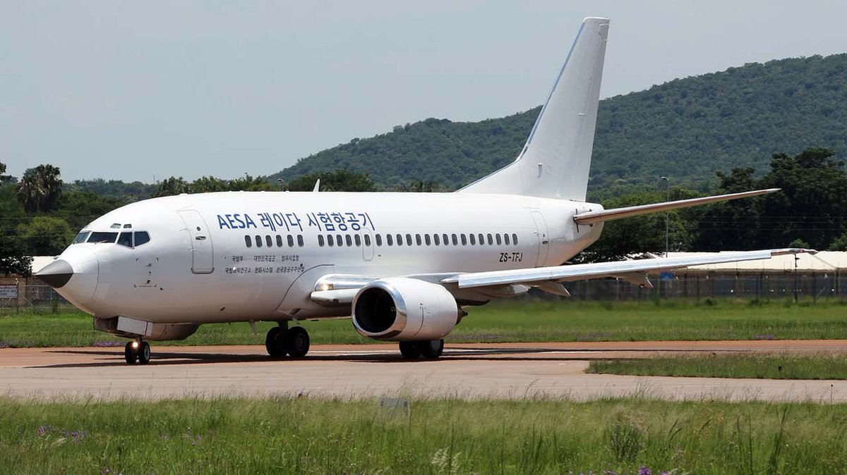 KimJYeop's tweet photo. @defencetechasia @AsiaPacPaul
Photos of "AESA 레이더 시험항공기"; Seoul's test aircraft, based on Boeing 737, for indigenous KF-21 fighter's AESA radar currently under development. https://t.co/J4MN4B9vkJ