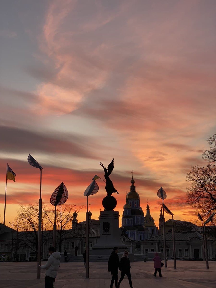 1usmus's tweet photo. Happiness is in the little things. We have seen the dawn, we are holding on.
The situation with the nuclear power plant is under control.
Thank you for your prayers and concerns 💙💛

I took this photo in November, my Kharkiv https://t.co/bXvnglXZ1x