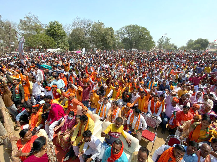 myogiadityanath's tweet photo. सोनभद्र जनपद का जन-जन राष्ट्रवादी विचारों से प्रदीप्त है। यहां की जनता माफियावादियों और घोर परिवारवादियों को ढंग से पहचान चुकी है।

सोनभद्र की 'जनता-जनार्दन' का अथाह उत्साह और अभूतपूर्व समर्थन बता रहा है कि यहां हर बूथ पर सुशासन का प्रतीक कमल का फूल खिलेगा...

धन्यवाद सोनभद्र! https://t.co/MlaI1L9Rzp