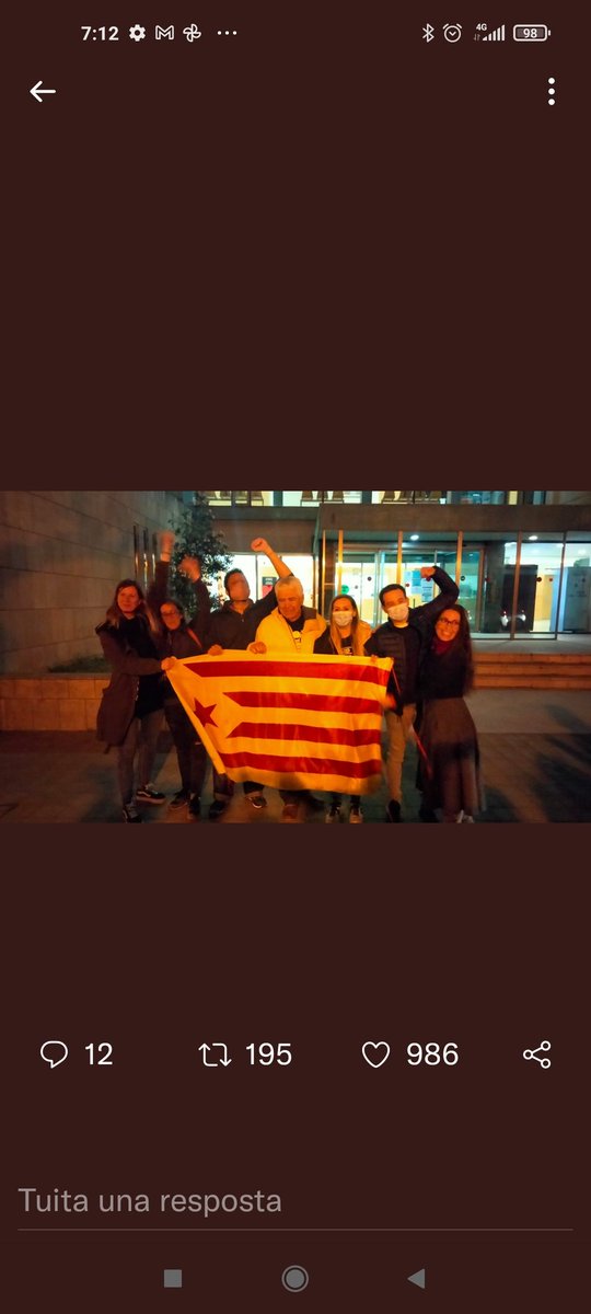 vagadefam's tweet photo. Ahir davant els jutjats de Figueres fent costat als detinguts pel tall del Tsunami a la Jonquera. Els encausats es van negar a declarar i  fins després de 12 hores el jutge Antonio Coscia Requena no els va deixar en llibertat. https://t.co/ckuohnwIcN