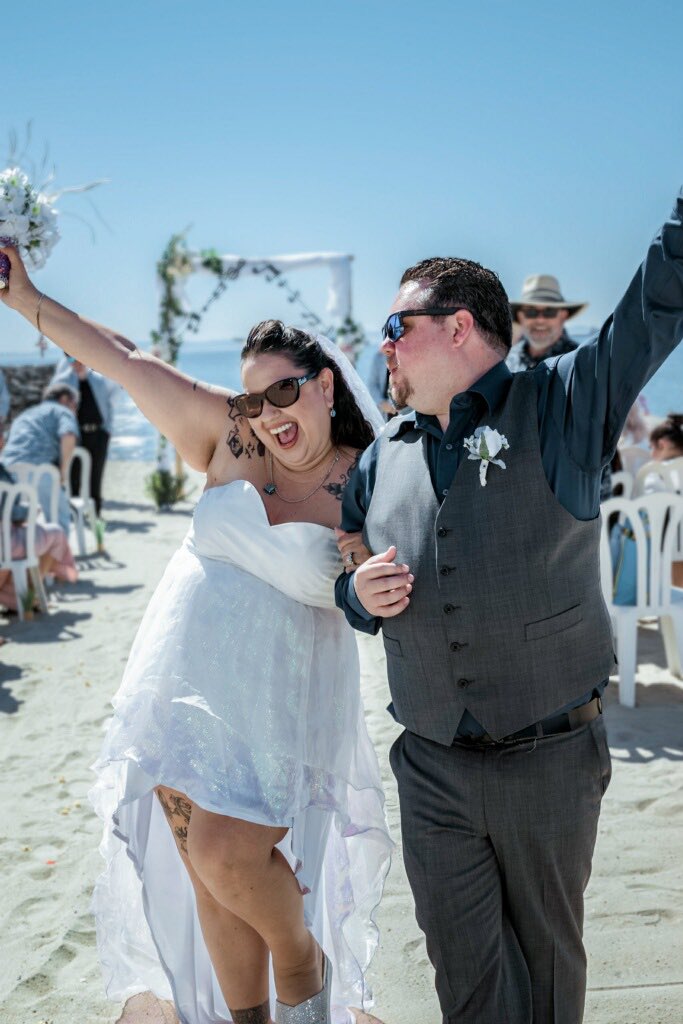 danvanhoosier's tweet photo. Got to marry my best friend!! https://t.co/mgrITBD2qP