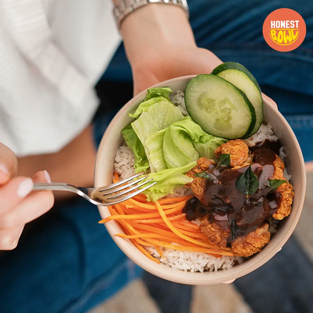 HonestBowl's tweet photo. Our Black Pepper Chicken Bowl is a delicious lunch option for a relaxing Saturday afternoon 🤗

Made using a deep and powerful black pepper sauce with deep fried chicken pieces served over steaming white rice and fresh veggies.

Available for delivery on @foodpandamy

#honestbowl https://t.co/LawNUCTdku