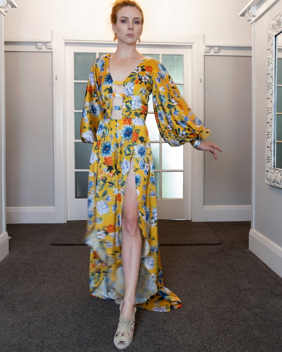 Found this fabric on a sale rack, and of course, I had to have it! Finally made it into a pantsuit, and I rather like it. 
.
.
.
.
. #tareseepere #couture #fashion #style #hautecouture #handmade #coutureaddict #dress #designer #wedding #weddingdress #sewing #fashiondesigner #fash