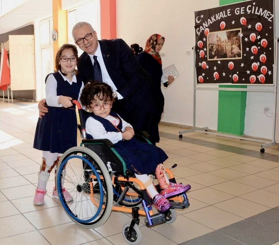 drsinanibis's tweet photo. Gökkuşağı ilköğretim okulunda özel gereksinimli kardeşlerimiz hayallerindeki mesleklere kavuşmak için eğitimlerine dört elle sarılmış vaziyetteler. #drsinanibis #flavius #sercev https://t.co/1F742Ipnbt