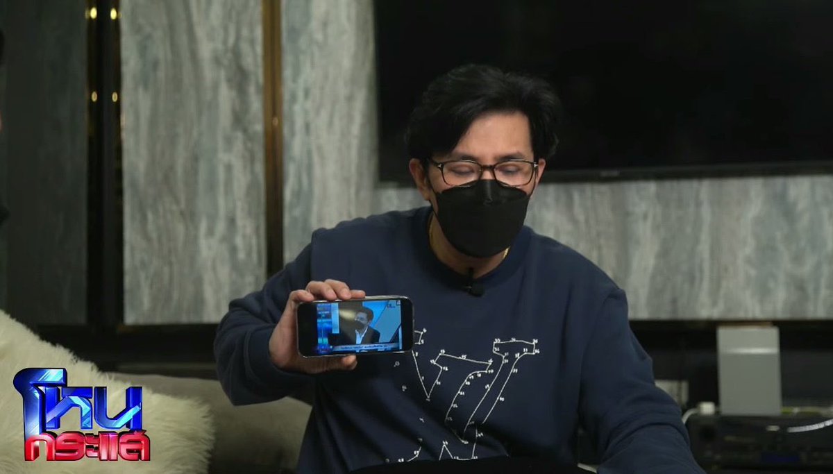 เมื่อวาน : 
กรรชัย : แม่กลัวโดนกระแสสังคมด่าว่าให้อภัยปอกับโรเบิร์ตเพราะได้รับเงินเยียวยาไหม
แม่ : แม่บอกไม่กลัว สบายอยู่แล้ว

วันนี้ : 
แม่ : พี่หนุ่มไปถามแม่เรื่องเงินทำให้โดนกระแส
กรรชัย + ผู้ชม : เปิดคลิปย้อนหลัง

#โหนกระแส #หอนกระแส 
#มีแม่เมื่อพร้อม