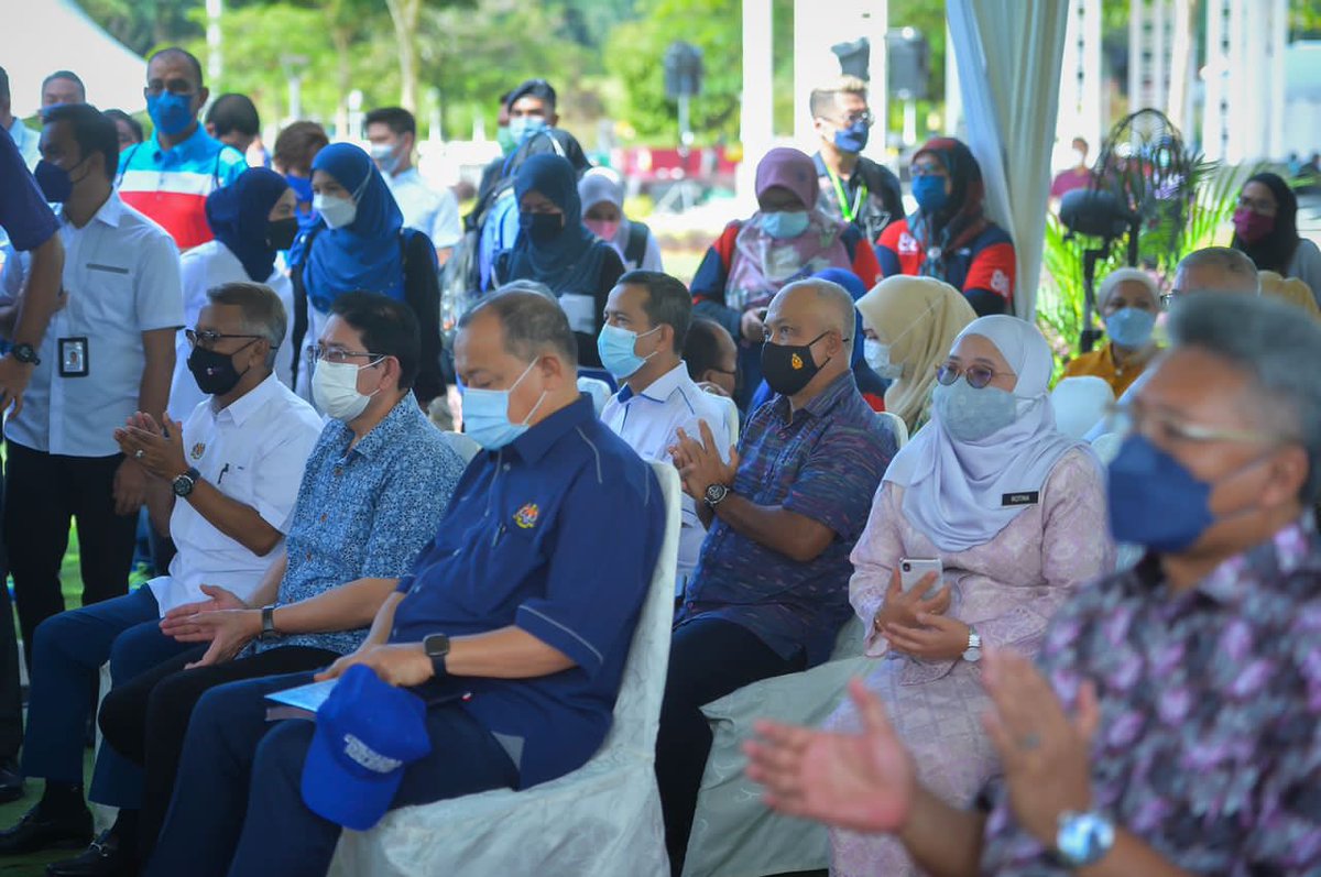 Bertemakan “25 Tahun Negara Taman Terindah”, sambutan Hari Landskap Negara pada kali ini menzahirkan simbolik 25 tahun peranan KPKT melalui agensinya Jabatan Landskap Negara memacu kemajuan landskap di Malaysia.