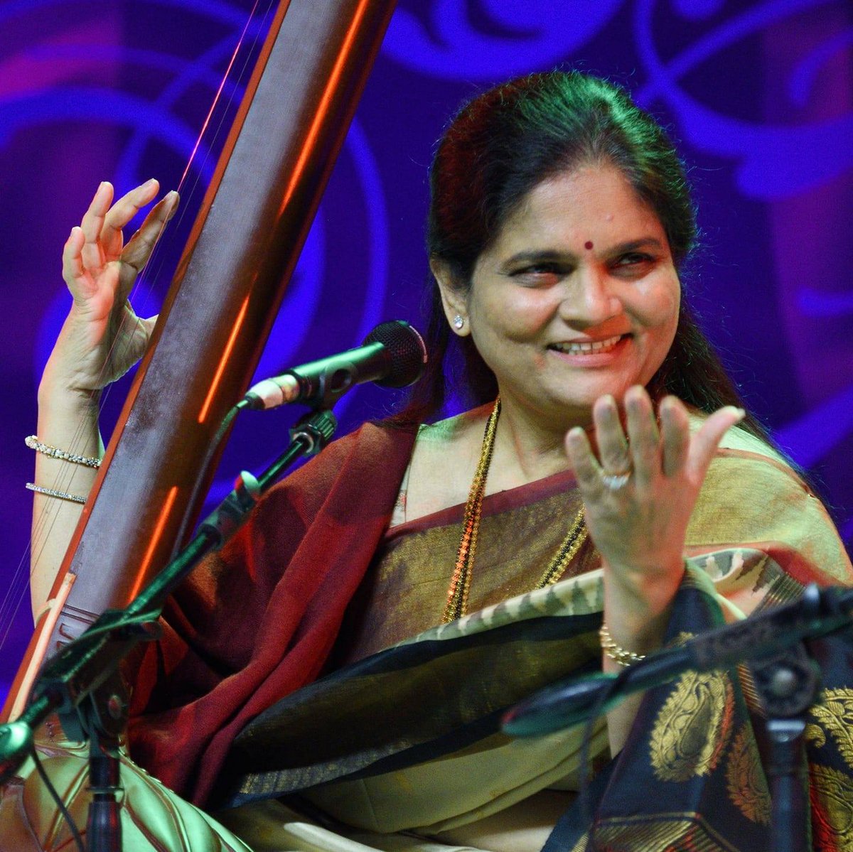 IndianClassNet's tweet photo. Devaki Pandit , born on this day in 1965, is a classical singer. On her birthday, We ICN wish her well.

Devaki Pandit has developed her own unique style of singing.

#ICN #IndianClassicalNetwork #music #musician  #indianclassicalmusic 
#singer #vocalist #DevakiPandit https://t.co/VXfwFxUD9a