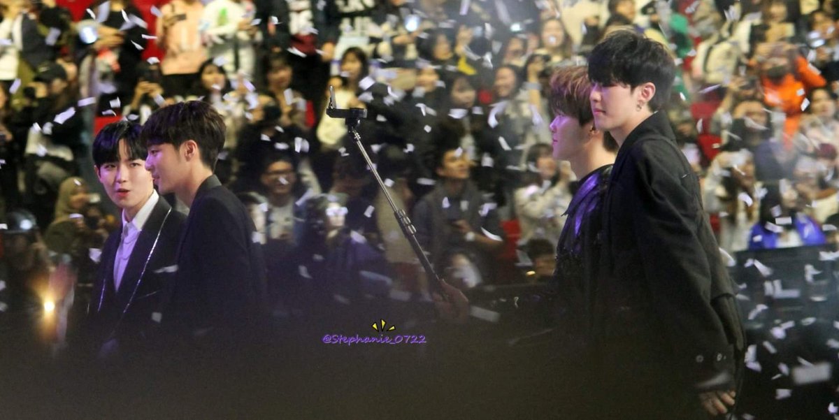 KnightTeen96's tweet photo. Throwback to when I attended MAMA 2018 in Hong Kong 🥺🥺

#Seventeen #Hoshi #DINO @pledis_17
#세븐틴 #호시 #디노 #호랑해 #잔랑해

(@Stephanie_0722) https://t.co/0RCFuYYJs1