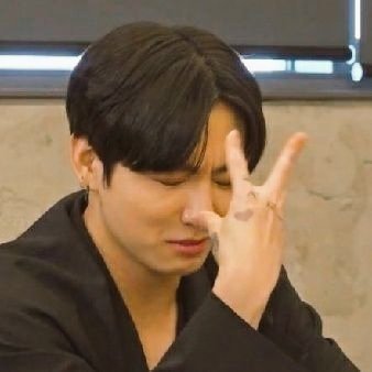 Army2013btss's tweet photo. @mitshobia میشه یکیتون بهم بگین قضیه چیه؟چرا نباید منش بزاریم؟اصا من هنگم https://t.co/6lVxUdqD2c