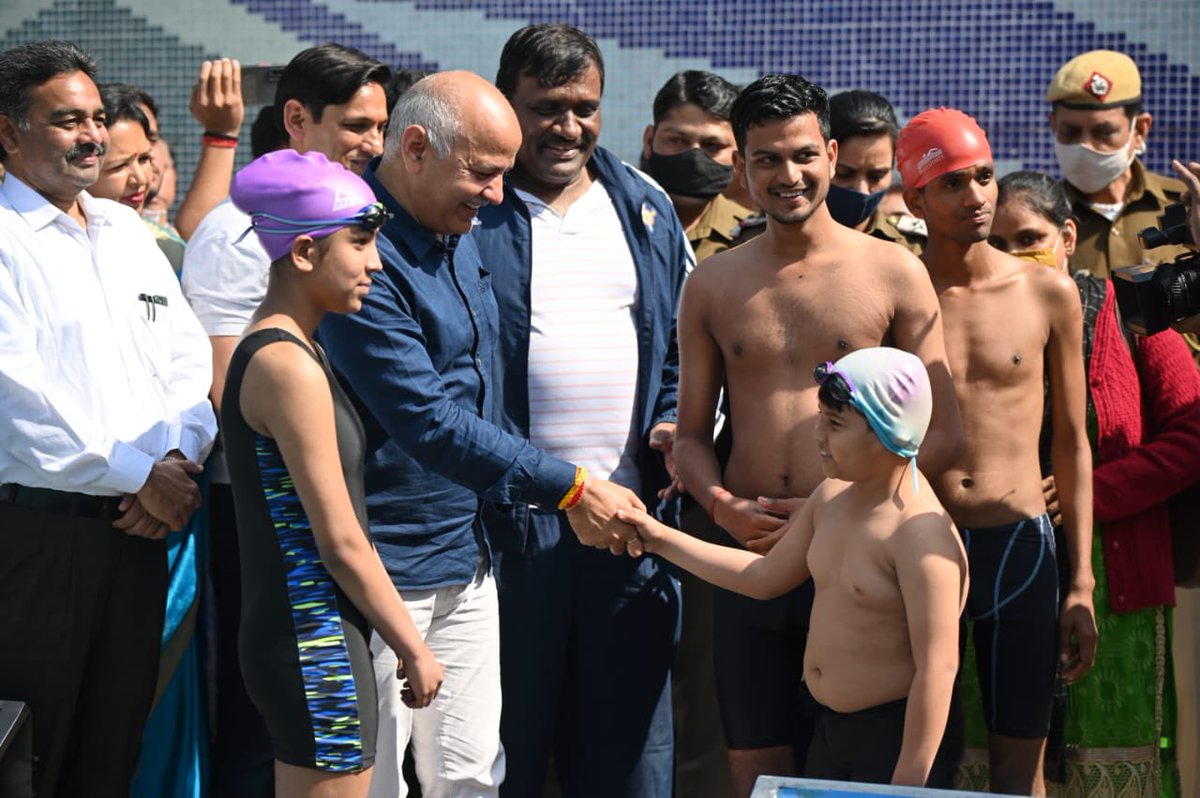 Inaugurated new swimming pools in two Delhi govt schools in Mayur Vihar & Mandawali. @ArvindKejriwal ji is committed to provide world-class facilities to the studends. More swimming pools will be added to Govt Schools across Delhi.