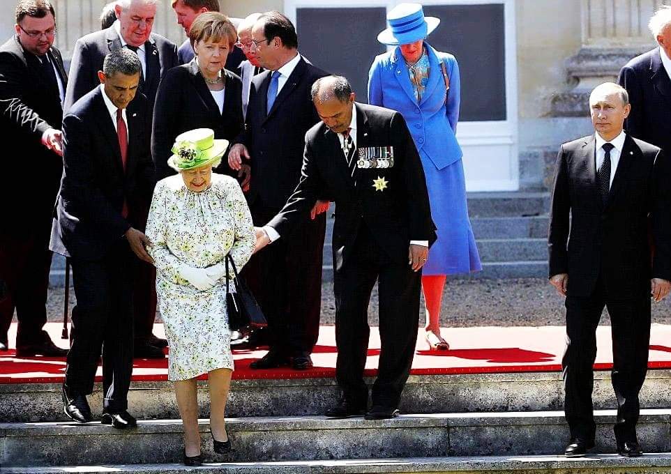 Shadaya_Knight's tweet photo. Spot the alpha male ? https://t.co/9OEkmrUhBi
