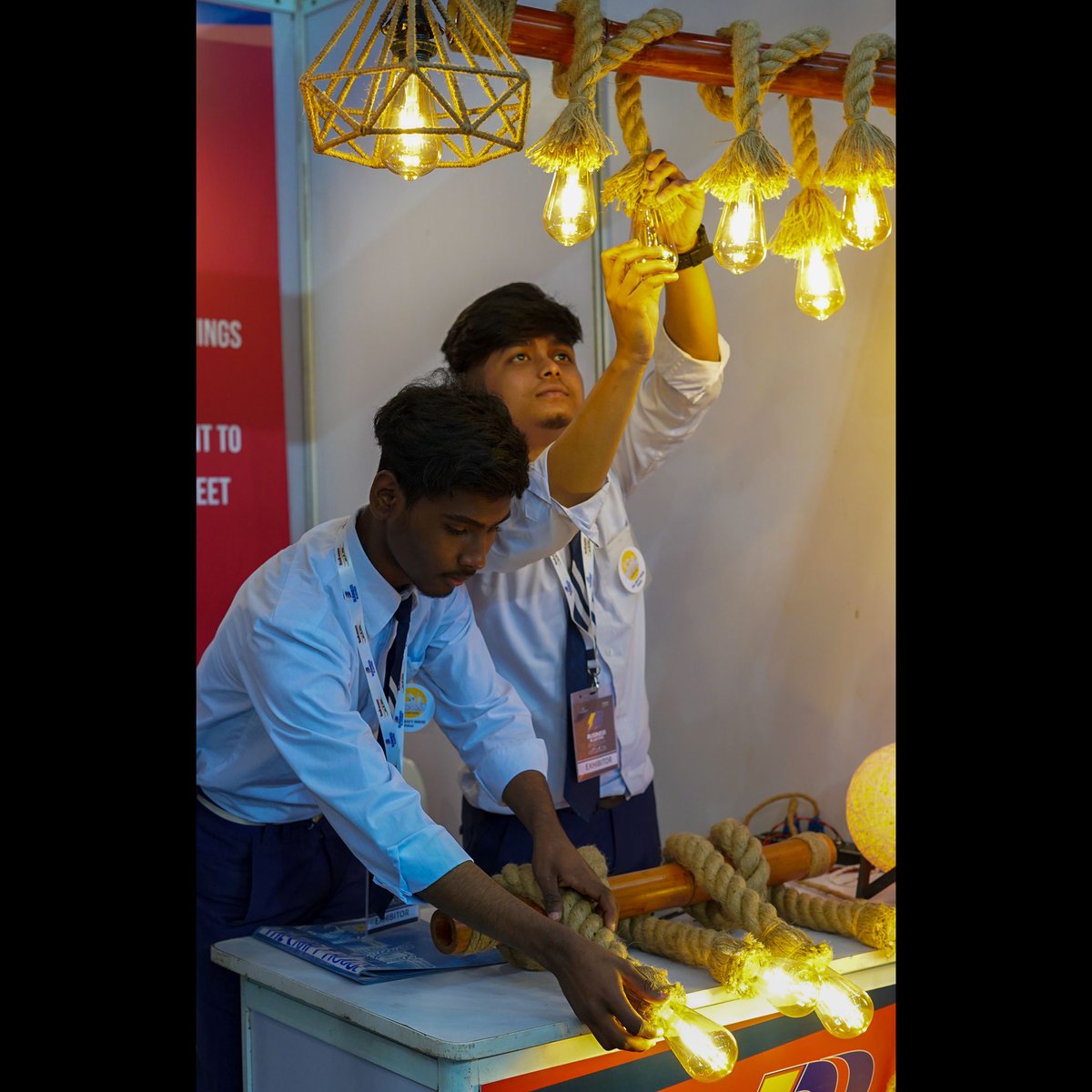 EMCCLASS's tweet photo. The tables are set at 'The Investment Summit &amp; Expo' promoting entrepreneurial education in school curriculum at Thyagraj Stadium in Delhi from 10am to 5pm. 
#BusinessBlasters #BBCoach #BBExpo #EMC @BB_official2021  @AamAadmiParty @msisodia @AtishiAAP @UdhyamOrg https://t.co/tZdIoC7vei
