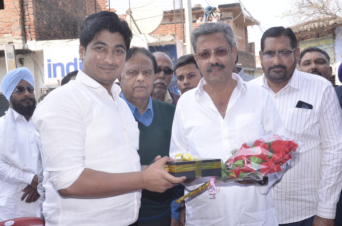jcbabaspn's tweet photo. खुटार मे डॉ.शादाब सिद्दिक़ी के सिटी मैक्स हॉस्पिटल का फीता काटकर शुभारंभ किया।
@yadavakhilesh 
@samajwadiparty 
#10_मार्च_अखिलेश_आ_रहें_है https://t.co/CxXiuYF7gr