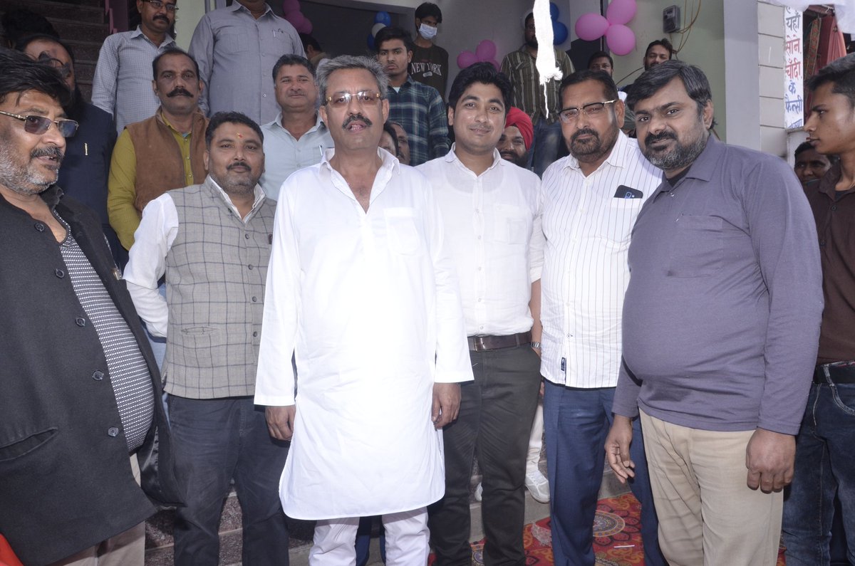 jcbabaspn's tweet photo. खुटार मे डॉ.शादाब सिद्दिक़ी के सिटी मैक्स हॉस्पिटल का फीता काटकर शुभारंभ किया।
@yadavakhilesh 
@samajwadiparty 
#10_मार्च_अखिलेश_आ_रहें_है https://t.co/CxXiuYF7gr