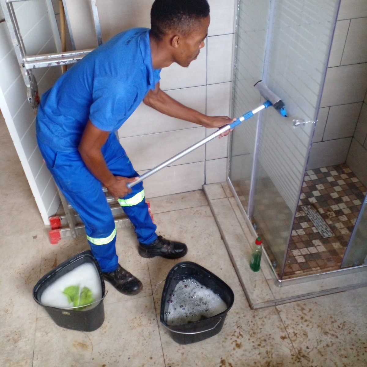 wasteremoval2's tweet photo. Residential Property Cleaning & Bathroom Scrubs β
β»οΈπ§€
Considerably Cheaper With A Bonus Of You Not Having To Clean And Disinfect Anything πβοΈ
Service Point: Pretoria
Call:068 142 8901
Email:kabelowasteremoval@gmail.com
#Entrepreneur
#StopPutinNOW
#WeKeepItClean https://t.co/GdSWd0olJg