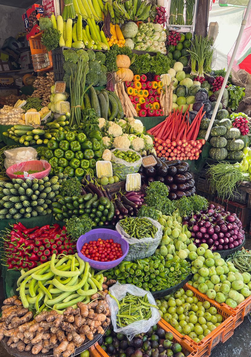 Naa_Cheese's tweet photo. Is their poem or song that describes the light joy one gets shopping for nicely stacked fresh produce? It’s the little things in life.. https://t.co/ThTaZDiQyG