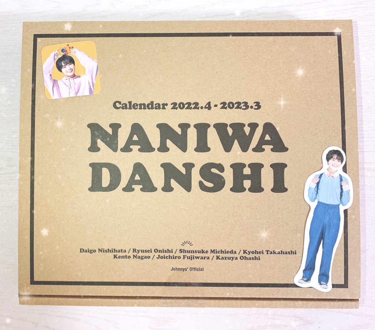 naniwa_rk's tweet photo. なにわ男子 カレンダー 
2022.4~2023.3

カレンダーと言うよりほんとに写真集って感じ！

直筆メッセージ付きフォトカードもスタンド型卓上カレンダーも天最高すぎて！もうとにかく天最高です！(語彙力🙄)✨✨

 #なにわ男子
 #なにわ男子カレンダー https://t.co/qTzZ0WZO87