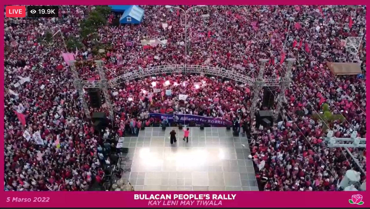 MervinSanchez's tweet photo. RT @eicvsfascism: Bulacan’s drone shot as of 6:04 PM. Wala pa si VP Leni at Sen. Kiko diyan!
#BulacanIsPink
#LeniKiko2022 https://t.co/PjI1db7sVz