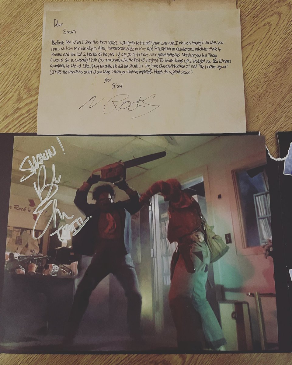 my good friend only went and got me Bob Elmores autograph , stunt performer in various movies most notedly ‘Monster Squad’ ‘Texas Chainsaw Massacre 2’ and one of my favourite franchises ‘Pirates Of The Caribbean’ , #HorrorCommunity #HorrorFam #HorrorMovies #BobElmore 🩸