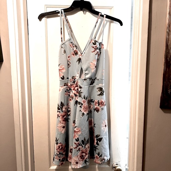 Shop_Jean_Genie's tweet photo. So good I had to share! Check out all the items I'm loving on @Poshmarkapp #poshmark #fashion #style #shopmycloset #charlotterusse #ingear #freepeople: https://t.co/DfpjsKsx0X https://t.co/WRuBlusTq9