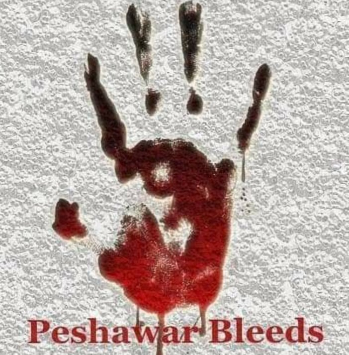 MehnaxM's tweet photo. Even after being attacked they are still chanting the name of Imam HUSSAIN (a.s), they can't stop us.
#Shiagenocide 
#Peshawarblast https://t.co/v8Mgl8zhFm