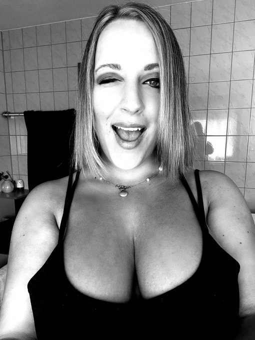 https://t.co/c43khNyub2 Melde Dich an und hab Spa&szlig; mit mir.. Bin heute auch wieder viel vor der Webcam