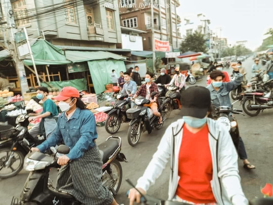 IrrawaddyNews's tweet photo. Monks, students and LGBT people gathered at a market in downtown Mandalay Saturday morning to show their opposition to the military regime. 
(Photo: RBH)
 #WhatsHappeningInMyanmar https://t.co/d3RHpG5miu