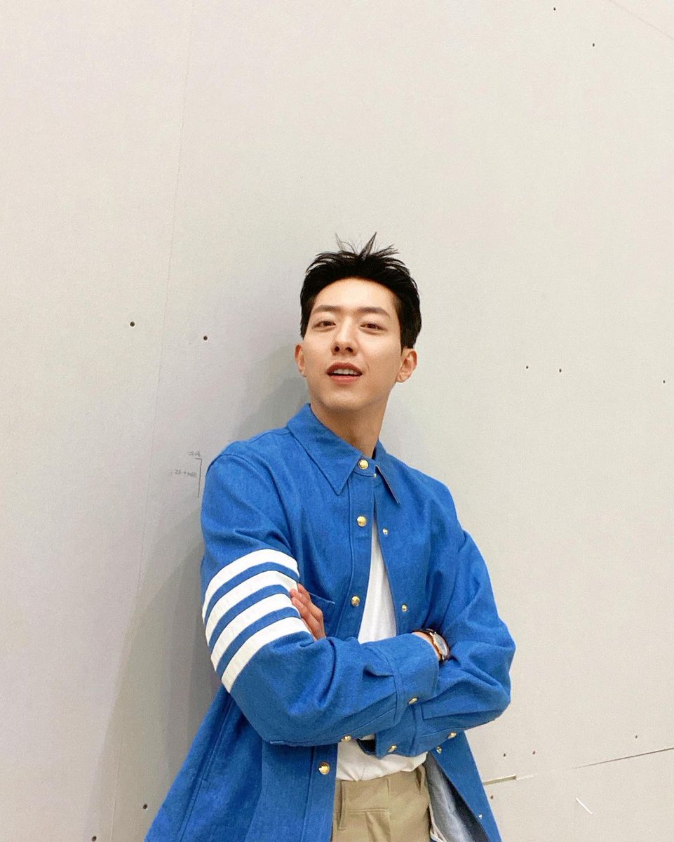 KareenVieyra's tweet photo. El dueño de mis suspiros, tiempo libre y cartera se ve espectacular, los 30 le van muy bien y el azul también 😍 #MiFlaco #LeeJungShin #CNBLUE https://t.co/oRuh305VGy