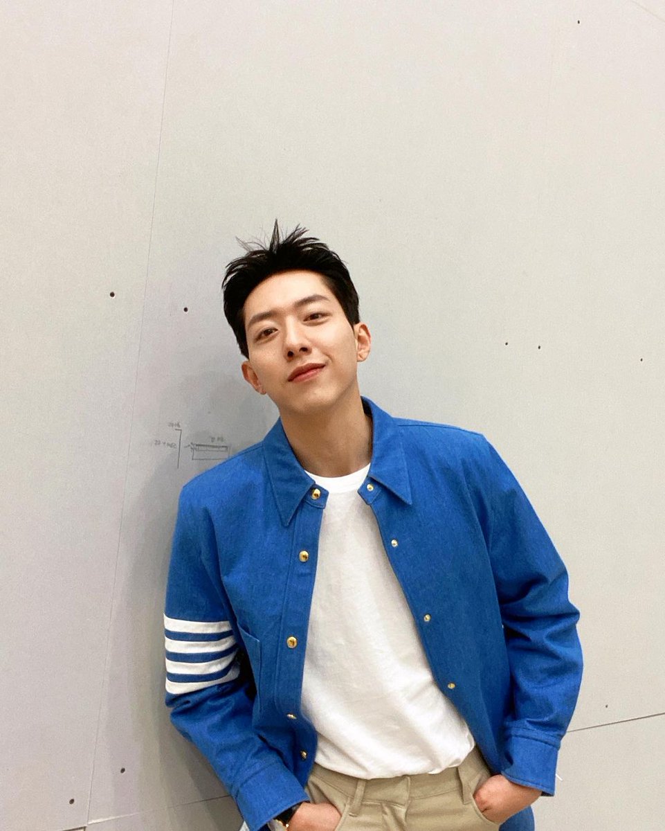 KareenVieyra's tweet photo. El dueño de mis suspiros, tiempo libre y cartera se ve espectacular, los 30 le van muy bien y el azul también 😍 #MiFlaco #LeeJungShin #CNBLUE https://t.co/oRuh305VGy