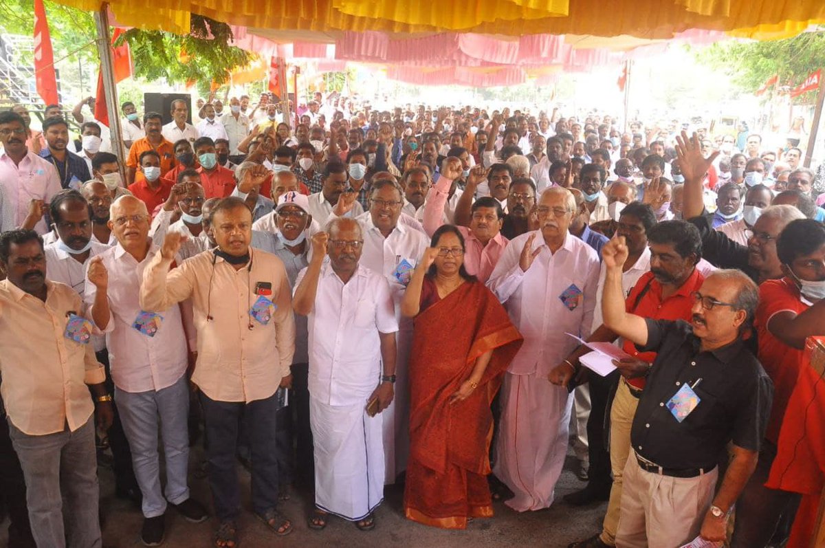 tncpim's tweet photo. எல்ஐசி பங்கு விற்பனைக்கு எதிராக சென்னையில் ஊழியர்கள் தர்ணா எல்ஐசி நிறுவனத்தின் 5% பங்குகளை விற்க ஒன்றிய அரசு முடிவெடுத்துள்ளது. இதற்கான நடவடிக்கைகளை ஒன்றிய அரசு மேற்கொண்டு வருகிறது. #LIC #LICProtest #ModiGovt https://t.co/qHHUJnqsxB