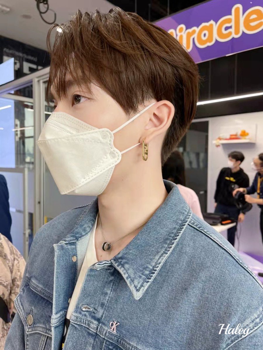 Haley_810's tweet photo. 特特戴着真好看！

#CTRPANUWAT #แมทเทอร์เรนเจอร์ 
#MonkeyEverydayTH #MonkeySpace #MonkeyRangers https://t.co/uOEkxNjfSj