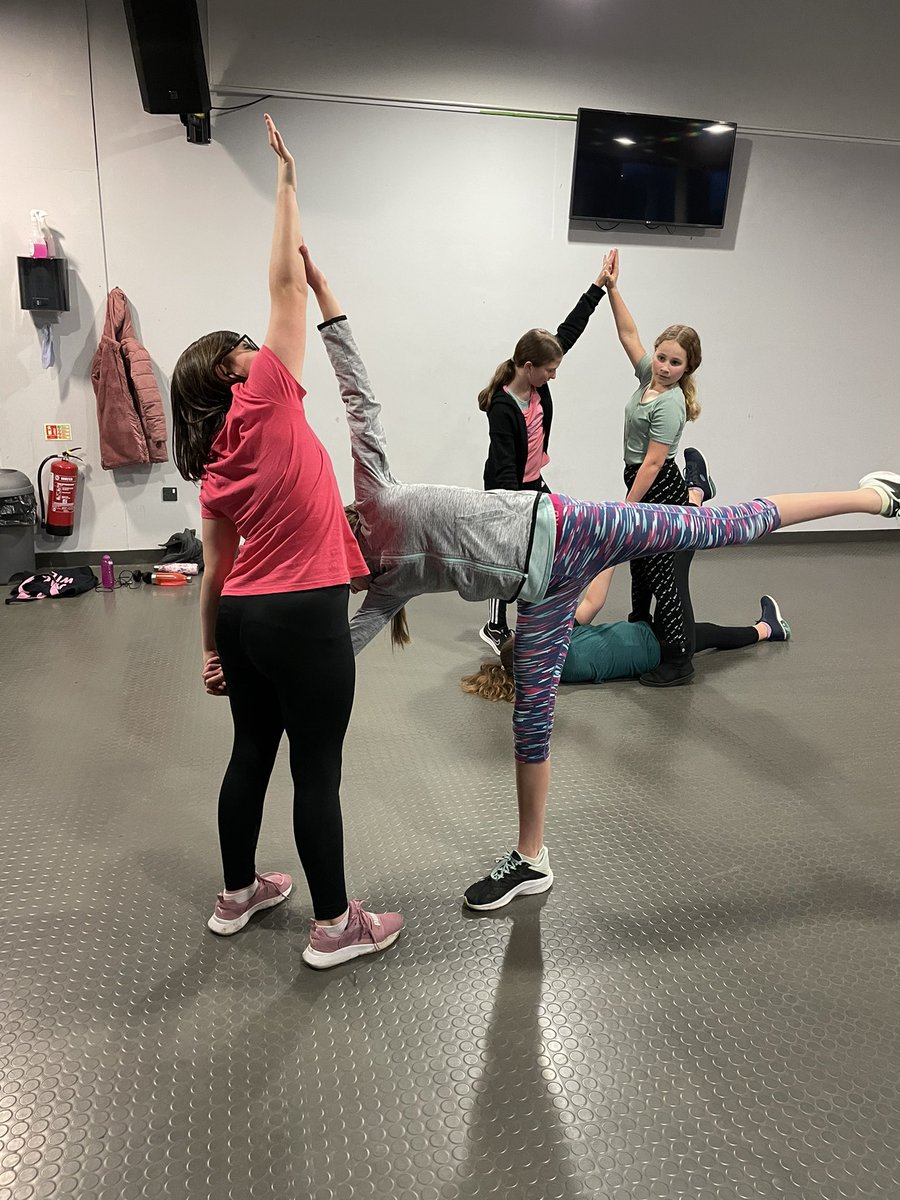 inspireperform1's tweet photo. So much fun was had in Zumba Kids class yesterday, one of our girls even lost their head!! 😱😉🤣 #zumba #zumbakids #cyclopark #fun https://t.co/kAH5FjxCE2