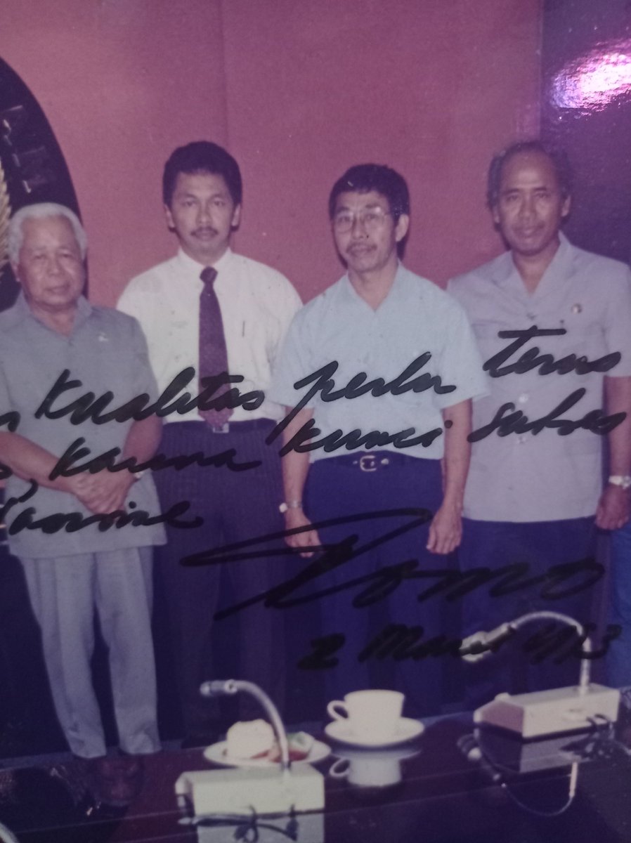 pdalya's tweet photo. Buka-buka album nenek, ternyata.... Kakek ku adalah rekan kerja kakek mu @zaldyfajri 👏🥺 https://t.co/Bjnh7cABXC