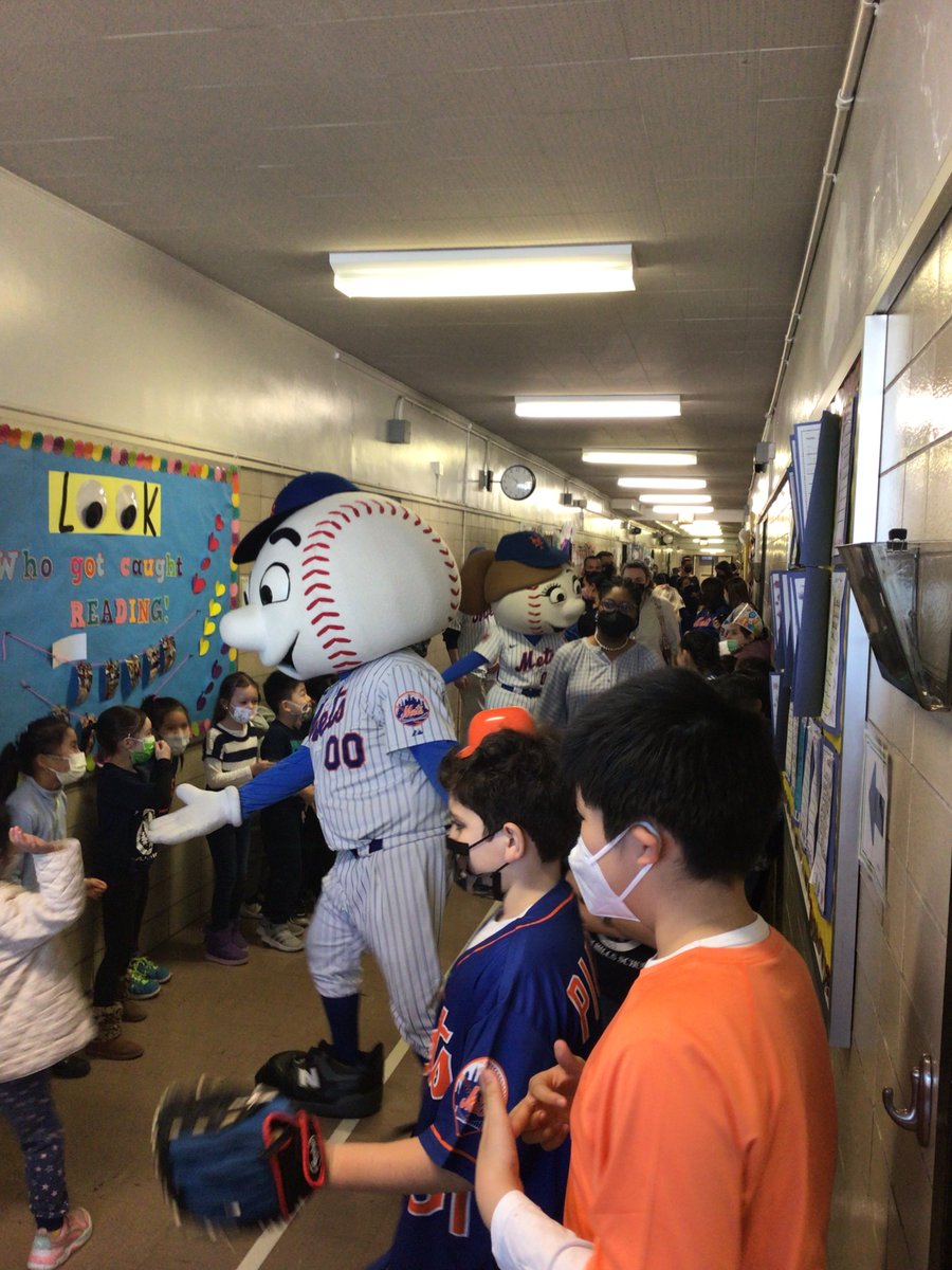 PS221PTA's tweet photo. PTA Sponsored Event-Healthy Eating &amp; Noone Eats Alone.  
Queens District Attorney's Office and Mr. &amp; Mrs. Mets visited PS221Q to teach students about anti-social bullying. https://t.co/XqQCltWDDR