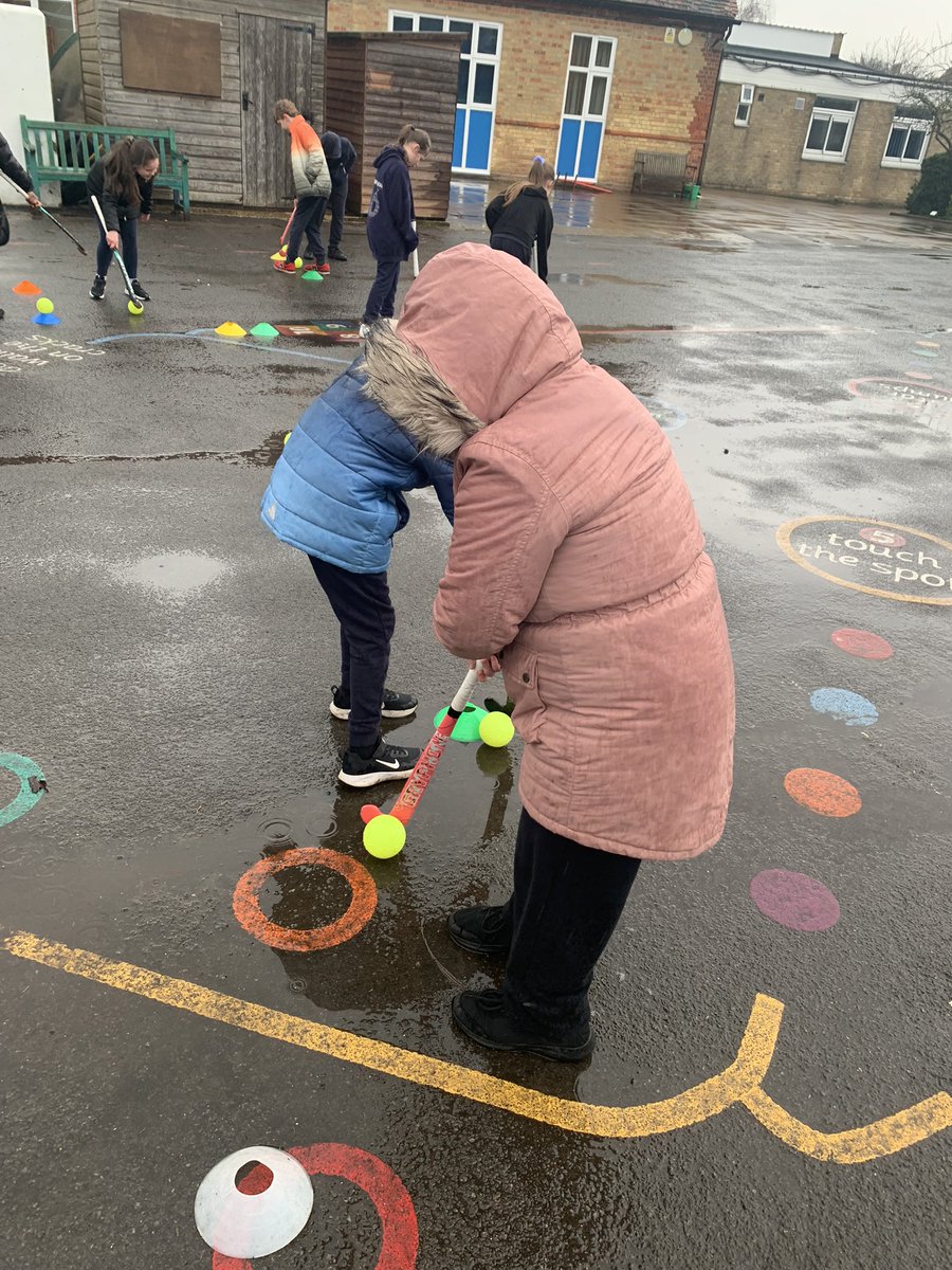 Year5Chalgrove's tweet photo. Fun first hockey session this week with @OxfordHawks even if the rain didn't stop! @ChalgroveSchool https://t.co/SSMjyfiFpn