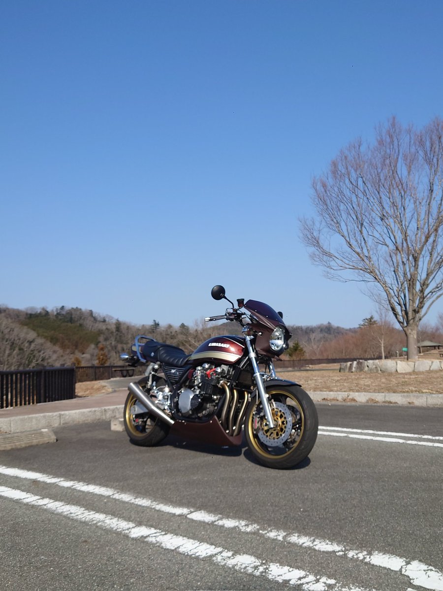 te71caro's tweet photo. 散歩🏍
マフラー中間にバッフル仕込んだら気持ち静かになった🙌
キャブのセッティングはだいぶ濃い感じ🔧 https://t.co/BaCzFUfle5