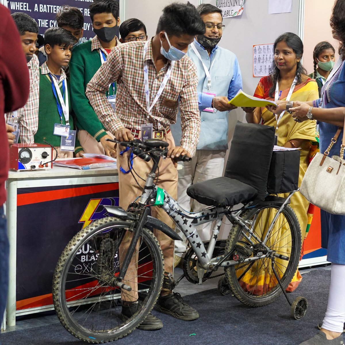 EMCCLASS's tweet photo. The highlight of this successful endeavor is how the students have taken charge &amp; explored their potential to the fullest at Business Blasters Investment Summit &amp; Expo '22.

#BBExpo #EMC #BBCoach @BB_official2021 @AamAadmiParty @msisodia @AtishiAAP @UdhyamOrg @SapnaYadav_EMC https://t.co/G2dYAgoaaB