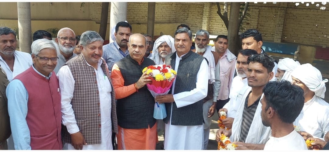 dipro_nuh's tweet photo. हरियाणा के परिवहन मंत्री श्री मूलचंद शर्मा  का हरियाणा वक्फ़ बोर्ड के प्रशासक चौधरी ज़ाकिर हुसैन व  श्री नरेंद्र पटेल नूँह में पधारने पर स्वागत करते हुए। https://t.co/O6IDNn6M43
