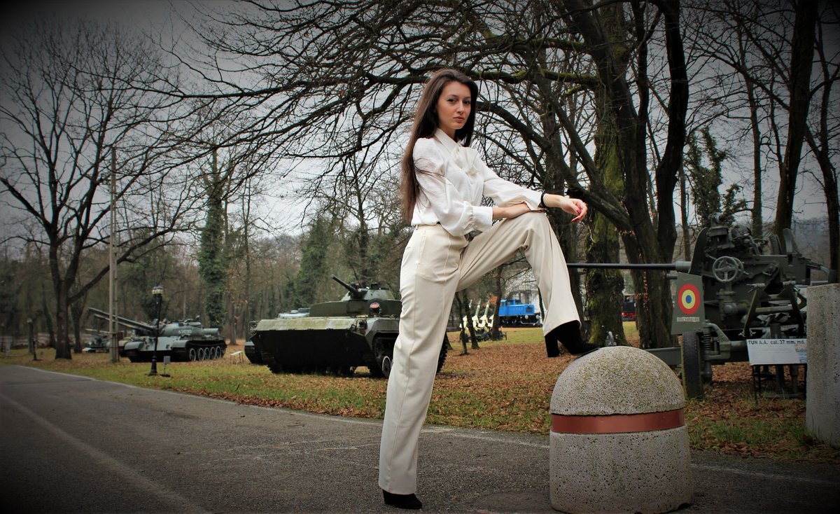GirlsClothesF's tweet photo. WOMAN WHITE CREAM PANTS
Video here> https://t.co/GNWl5zgn2Z
White cream pants and white long sleeves shirt.
#fashion #fashionstyle #modeling #beautygirl #woman #womanpants #Pants https://t.co/QChwY5lAXt