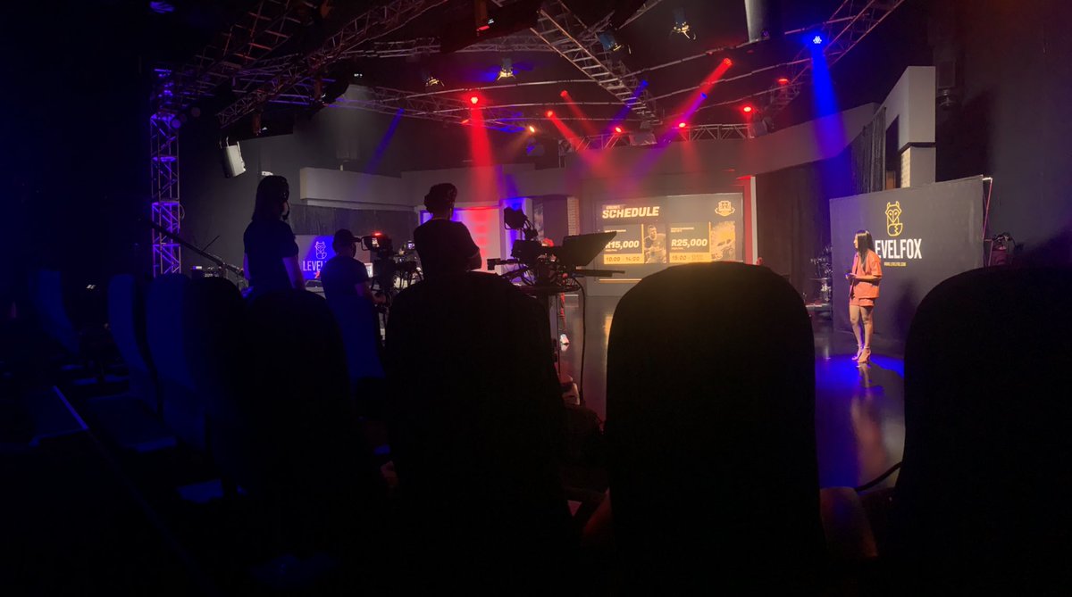 DefuseCasts's tweet photo. Holy shit. @GrantHinds with an amazing intro getting the hype going! If you’re not here im person or watching online, WHAT ARE YOU DOING?
@LevelFoxGaming @AfricanGaming #LevelFoxTheShowdown https://t.co/yCq5X0PACq