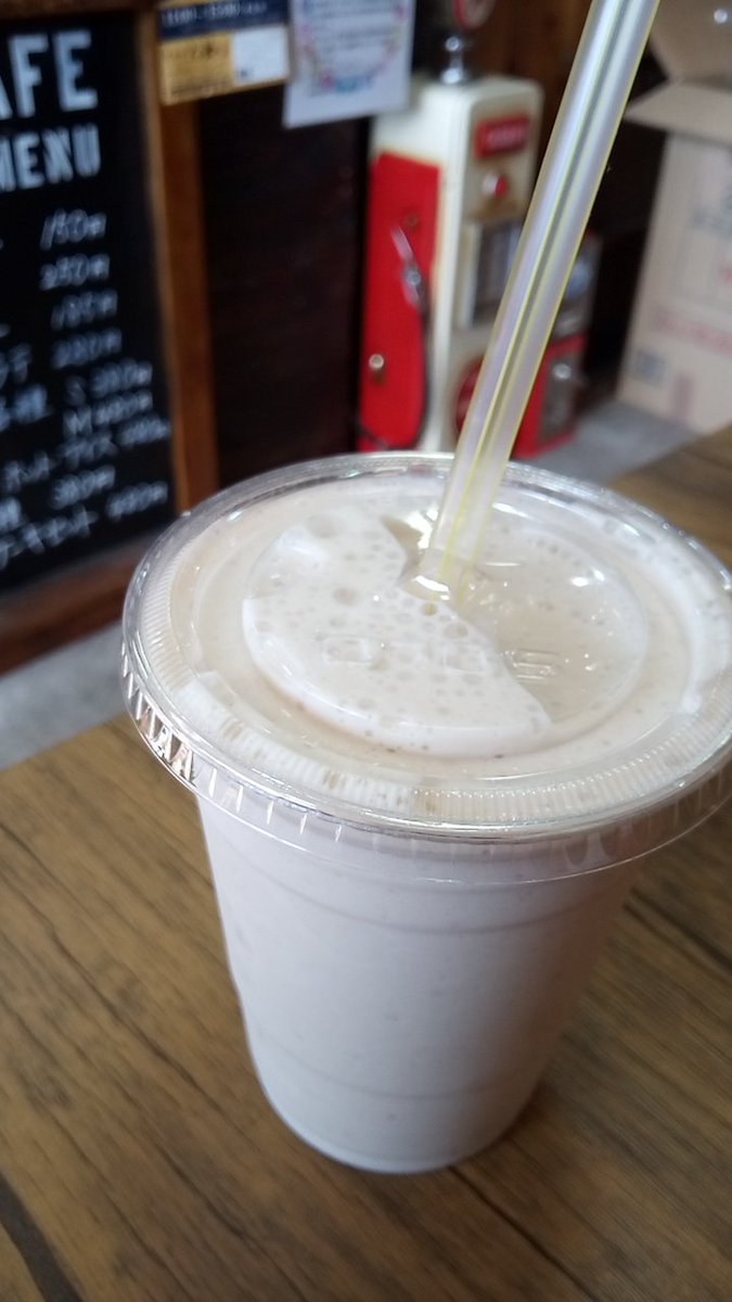 nikeneko_oshima's tweet photo. #36cafe さんで
#バナナジュース🍌😋
今日は疲れたから
ソフトクリーム🍦と
バナナジュースで
疲労回復👍
#伊豆大島 #伊豆大島グルメ
#サムカフェ #さむかわ隣 https://t.co/WKf70pqllJ