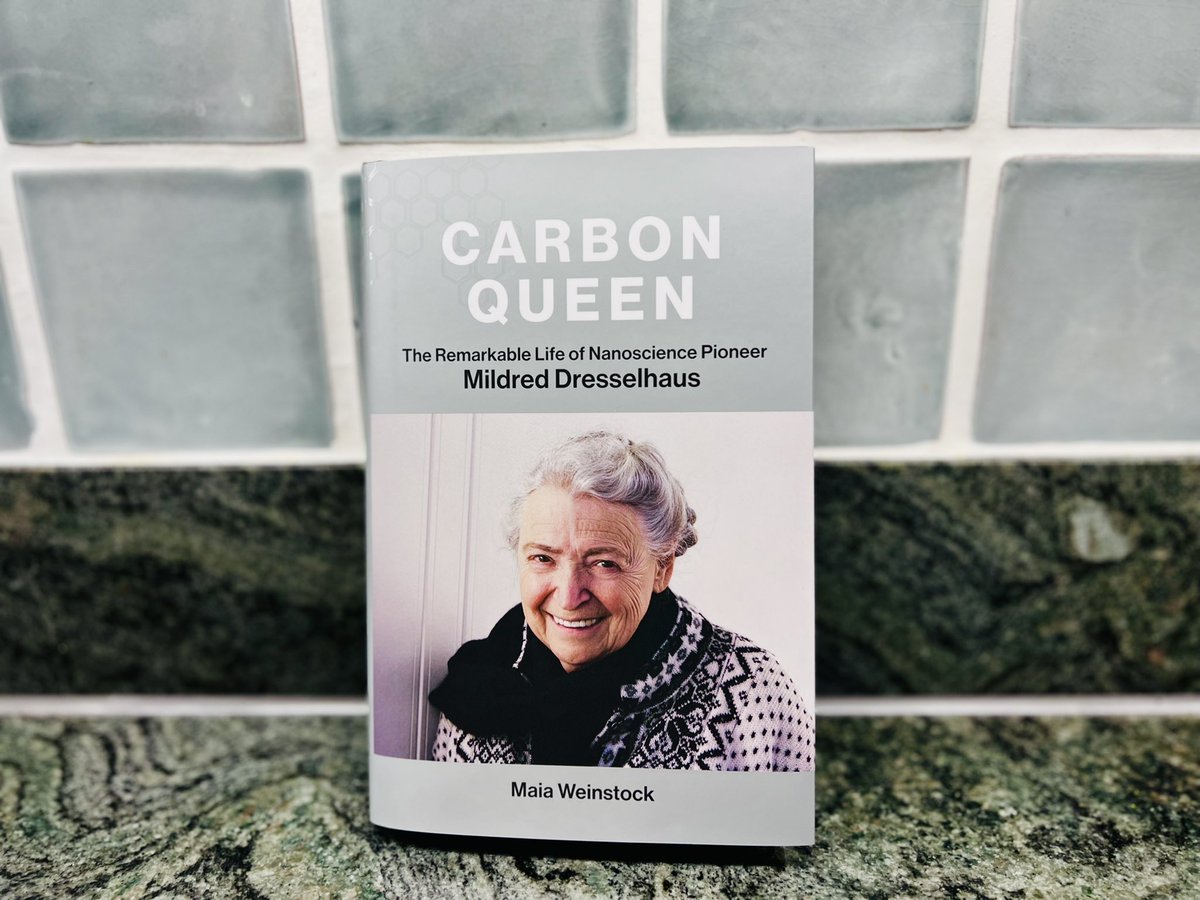 It’s here! <a href="/20tauri/">Maia Portell Weinstock ✨</a>’s “Carbon Queen” tells the story of solid state superstar Millie Dresselhaus. Dresselhaus grew up in the Bronx, did her PhD w/ Fermi in Chicago + was the first woman ever to be appointed Institute Professor <a href="/MIT/">Massachusetts Institute of Technology (MIT)</a>. Her work paved the way for carbon nanoscience.