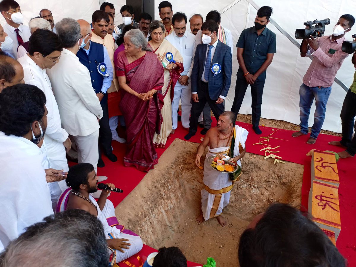 FinMinIndia's tweet photo. Union Finance Minister Smt. @nsitharaman today laid foundation stone for the new National Academy of Customs, Indirect Taxes &amp; Narcotics (NACIN) at Palasamudram Village, near Hindupur, Ananthapur District in Andhra Pradesh. (1/2) https://t.co/cQcMYtjRvm