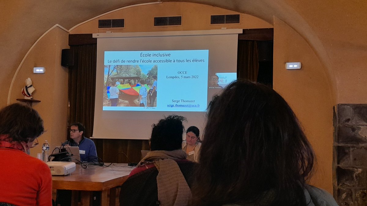 Ce matin, Serge Thomazet nous explique comment la coopération peut aider à la construction de l'école inclusive à la journée de la coopération de @Occe63 🙆🏻‍♀️