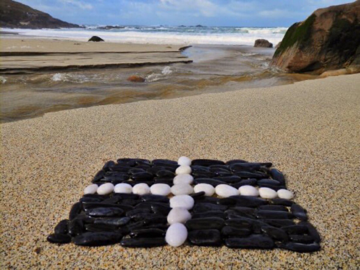 CornwallBob's tweet photo. Gool Peran Lowen! https://t.co/JOTpEDXxs5