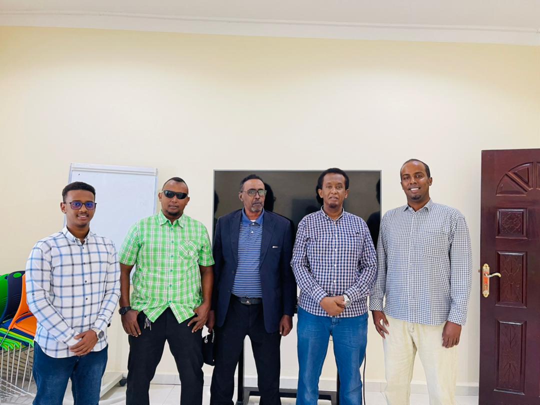 AbdiazizYouth's tweet photo. Today we received delegates from the Ministry of Youth and Sports @MoysFGS  and discussed strengthening our partnership and promoting youth participation through co-organzine youth-led events at Abdiaziz Youth Center.

#AYCVisit https://t.co/JlUGMXUZUC