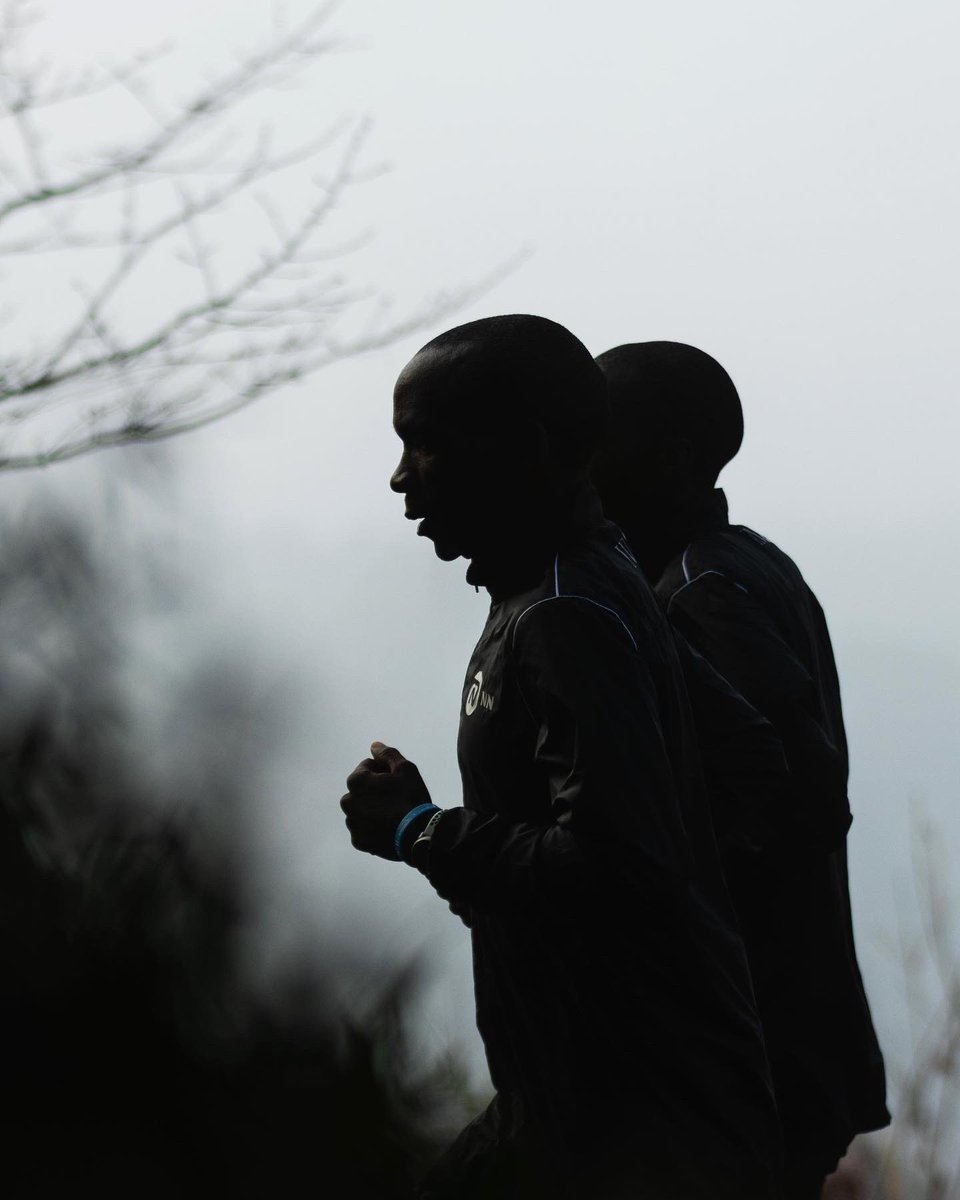 EliudKipchoge's tweet photo. It’s time. #NoHumanIsLimited https://t.co/xFDndgx2HS