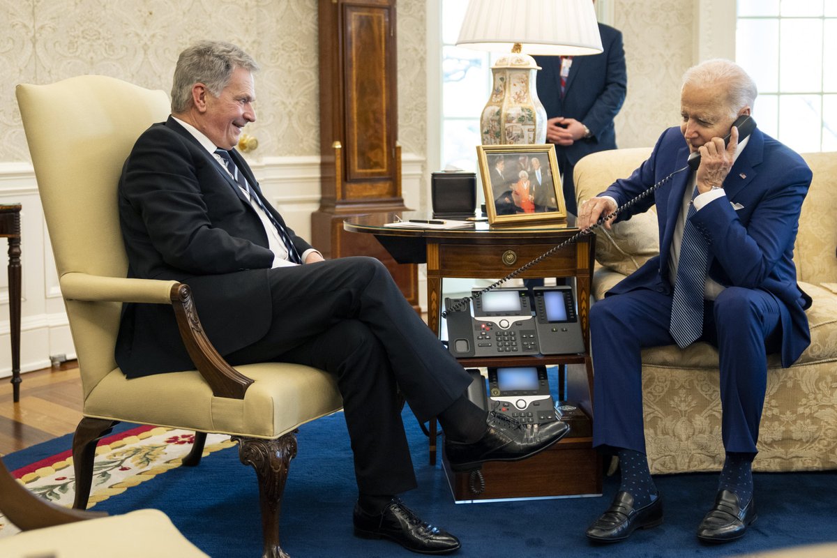 VRasvailis's tweet photo. "No Joe sen siinä keksi ihan viime metreillä, että veti ässän hihasta ja sano että otetaas puhelu Magdalenalle..." #niinistö #ukrainansota #turpo https://t.co/xIdhW2YPPx