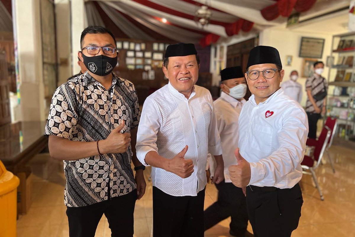 cakimiNOW's tweet photo. Bersama para dalang se Mataramam. Di Padepokan Seni Kirun Madiun.
Seni harus menjadi pilar pembangunan https://t.co/u0MDS7KhaD